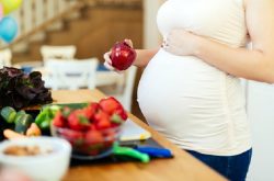 Chế độ ăn lành mạnh giúp bệnh đau dạ dày ở phụ nữ mang thai được cải thiện