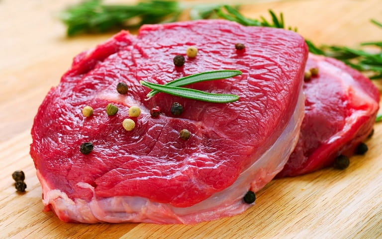 Viêm da dị ứng kiêng ăn gì? Vì sao thịt bò gây dị ứng?