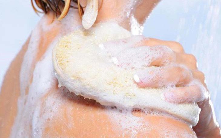 Quy trình tắm đúng cách giúp giảm thiểu tình trạng viêm nang lông