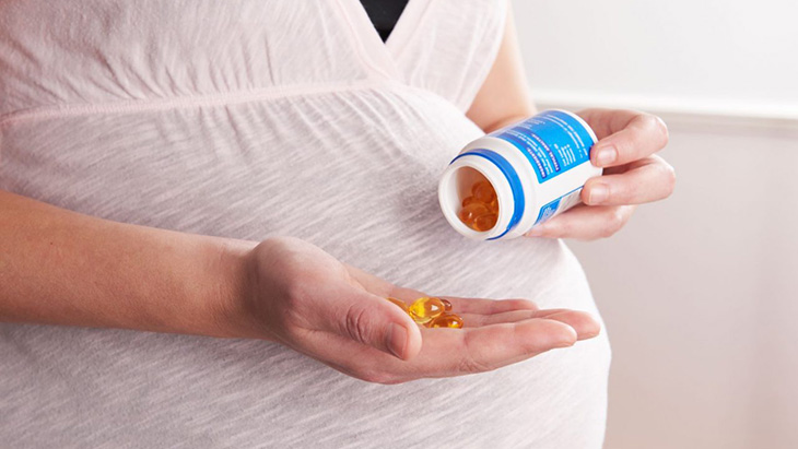 Hãy tham vấn bác sĩ trước khi dùng vitamin tổng hợp hoặc các loại thực phẩm chức năng trước sinh
