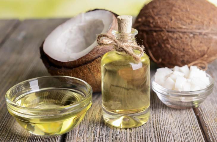 Bạn có thể ăn trực tiếp dầu dừa để hỗ trợ trị viêm nang lông