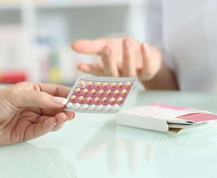 Viên tránh thai là một trong những loại thuốc giúp điều hòa kinh nguyệt