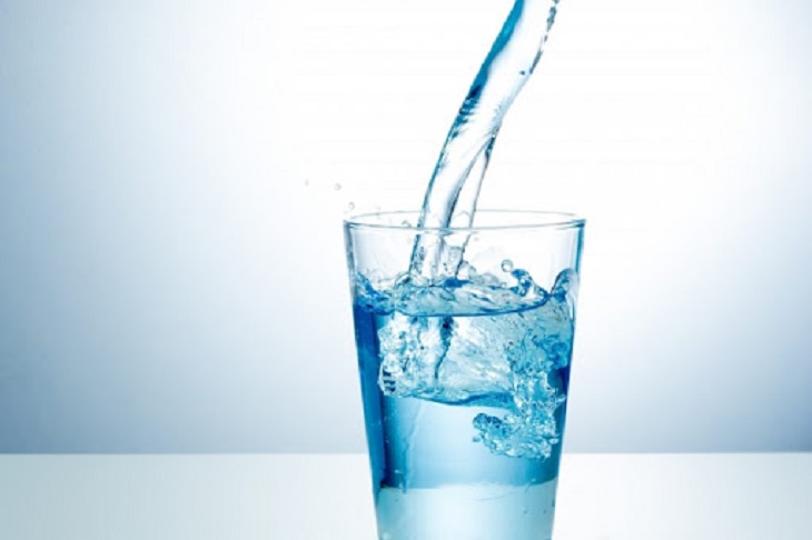 Uống đủ nước mỗi ngày để cải thiện sức khỏe