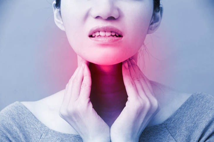 Viêm họng hạt xung huyết khiến người bệnh bị đau nhức vùng họng