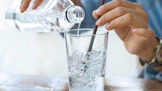 Tìm hiểu viêm xoang uống nước đá được không?
