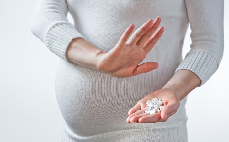 Phụ nữ có thai và đang cho con bú không nên dùng thuốc acemuc