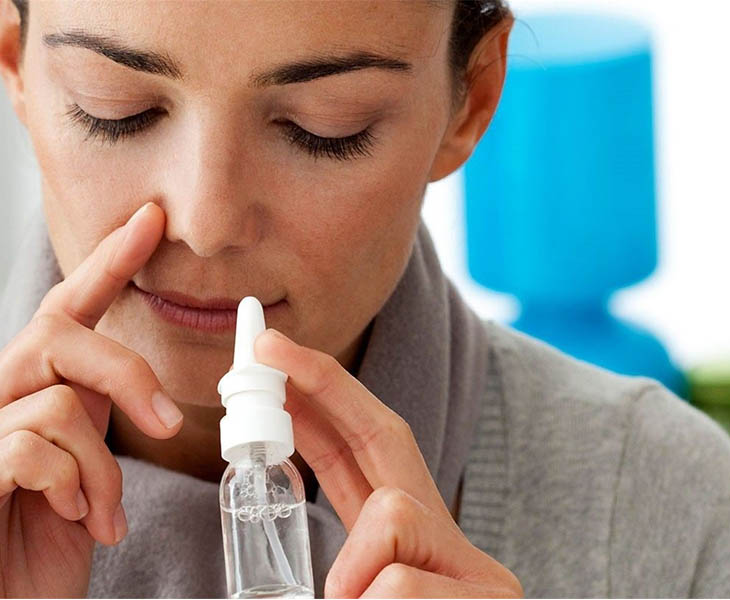 Rửa mũi và vệ sinh mũi thường xuyên để giảm thiểu nguy cơ viêm nhiễm 