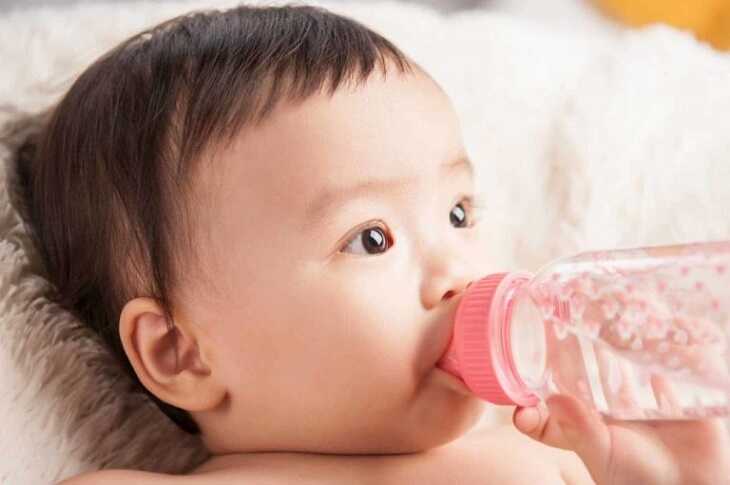 Trong điều trị viêm xoang cấp ở trẻ em cần chú ý bổ sung nước đầy đủ