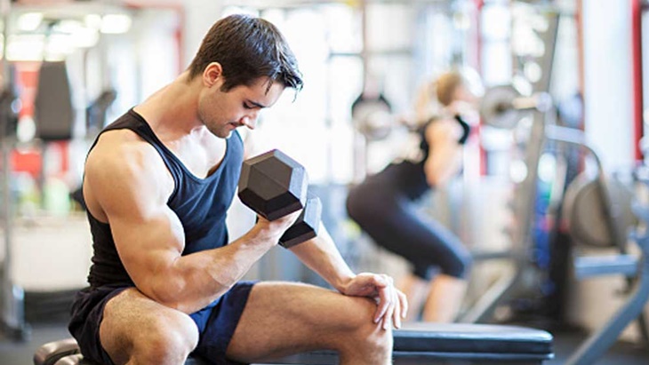 Tập tạ giúp tăng cường sức mạnh cơ bắp và khả năng sinh lý