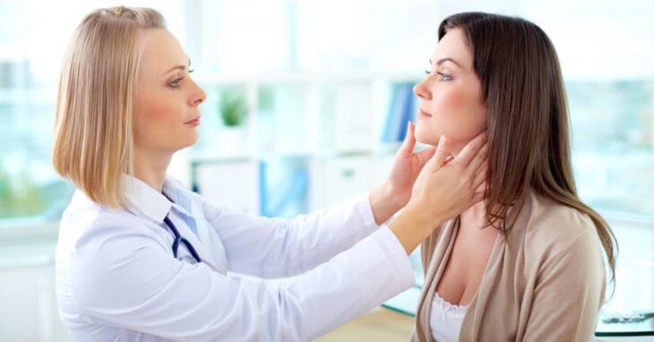 Hãy gặp bác sĩ ngay khi thấy ngứa quanh miệng kèm theo triệu chứng bất thường khác