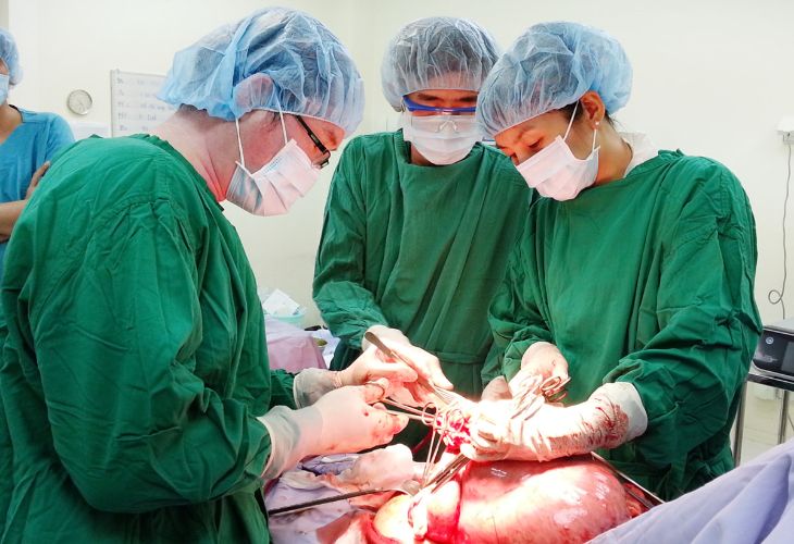 Phẫu thuật có thể giúp loại bỏ hoàn toàn lạc nội mạc tử cung vết mổ đẻ