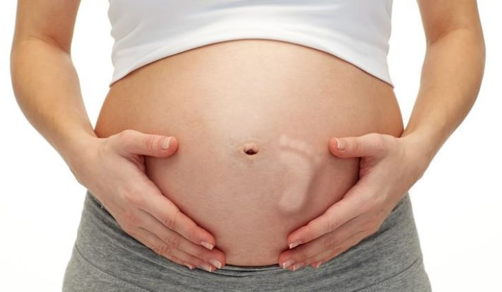 Phụ nữ có thai nên cân nhắc và hỏi ý kiến bác sĩ trước khi quyết định sử dụng sản phẩm