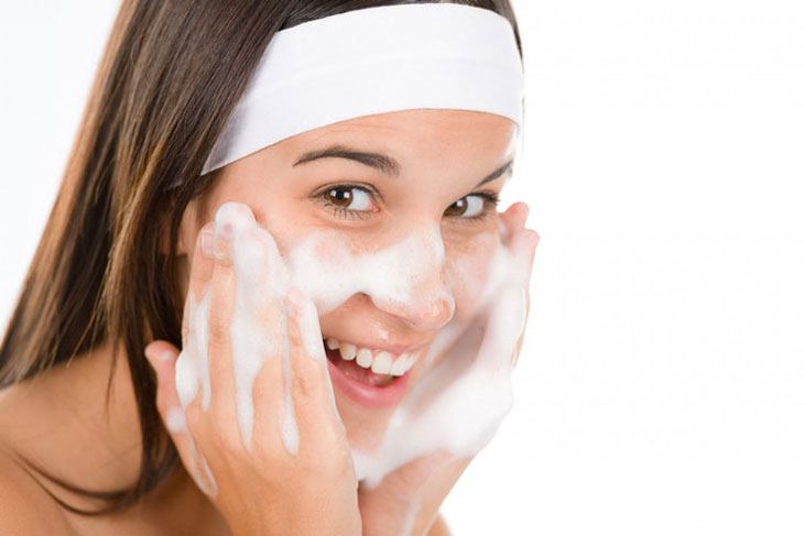 Vệ sinh da mặt là một trong những bước chăm sóc da quan trọng