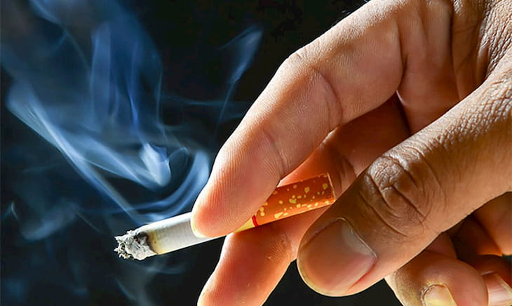 Hút thuốc lá có thể là nguyên nhân của viêm họng mãn tính