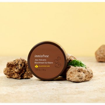 Sáp trị mụn đầu đen Innisfree sáp trị mụn đầu đen Innisfree Jeju Volcanic Black Head Out Balm