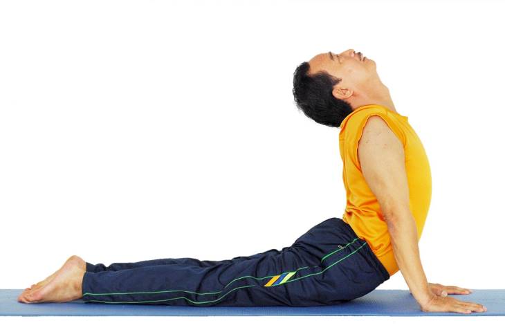 Bài tập chữa yếu sinh lý từ bộ môn Yoga với tư thế rắn hổ mang