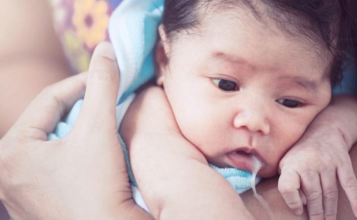 Trào ngược dạ dày ở trẻ 2 tháng tuổi là hiện tượng xảy ra rất phổ biến
