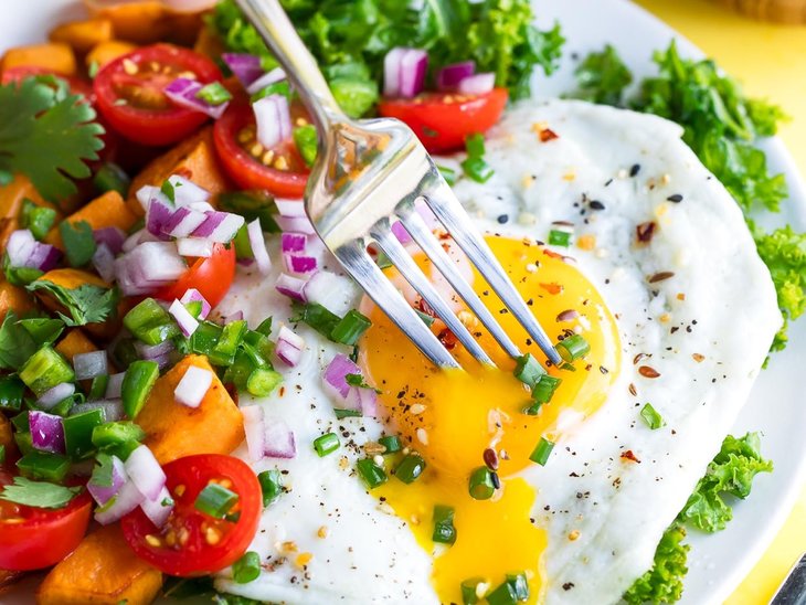 Chế biến trứng gà thành các món ăn bổ dưỡng là một cách rất tốt để cải thiện tình trạng xuất tinh sớm