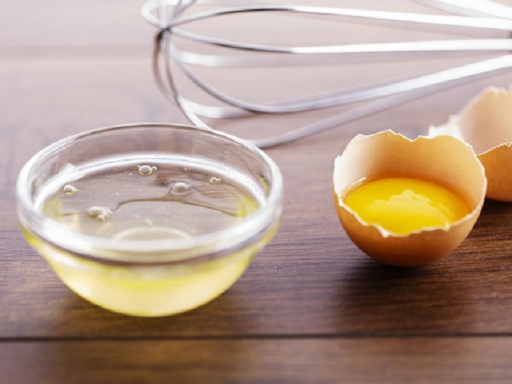 Lòng trắng trứng gà chứa nhiều protein có khả năng tái tạo collagen đồng thời loại bỏ mụn đen hiệu quả