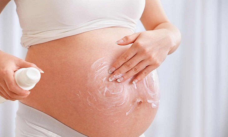 Mẹ bầu có thể sử dụng thêm các loại kem chống rạn da phù hợp, nhưng cần hết sức lưu ý khi lựa chọn