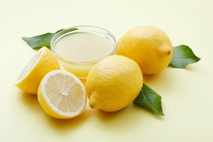 Nước cốt chanh có chứa lượng lớn axit citric vì thế nước cốt chanh có khả năng làm làm sáng sắc tố da, chữa lành vết rạn