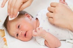 Bệnh viêm da tiết bã ở trẻ sơ sinh có thể hết trong vài tháng
