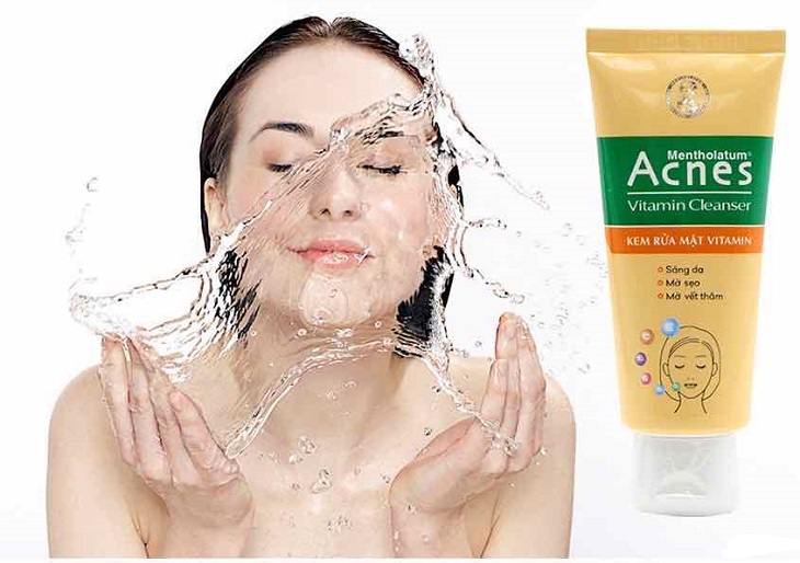 kem rửa mặt acnes vitamin cleanser có tốt không