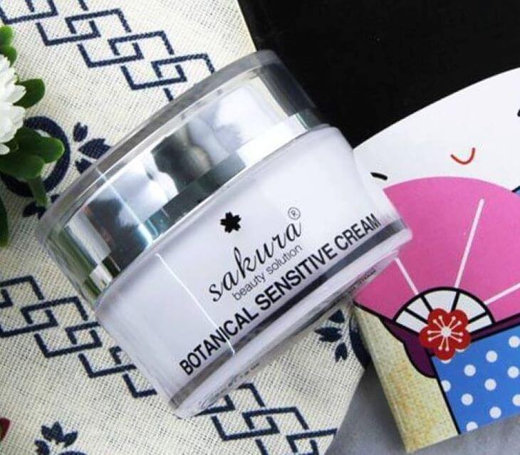 Kem trị tàn nhang Sakura Botanical Sensitive Cream