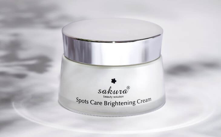 Kem trị tàn nhang Sakura Spots Care Brightening Cream