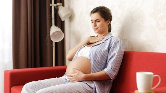 Đau họng khi mang thai khiến bà bầu khó chịu, mệt mỏi