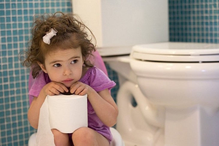 Bệnh trĩ ở trẻ em xuất hiện do chế độ ăn uống sai cách