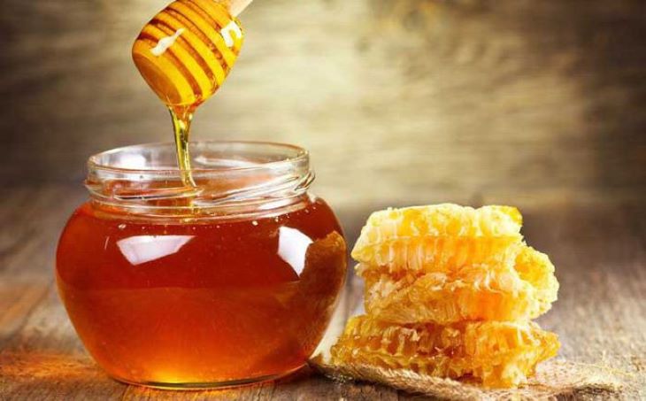 Mật ong giúp làm lành vết thương và giảm ma sát hậu môn hiệu quả