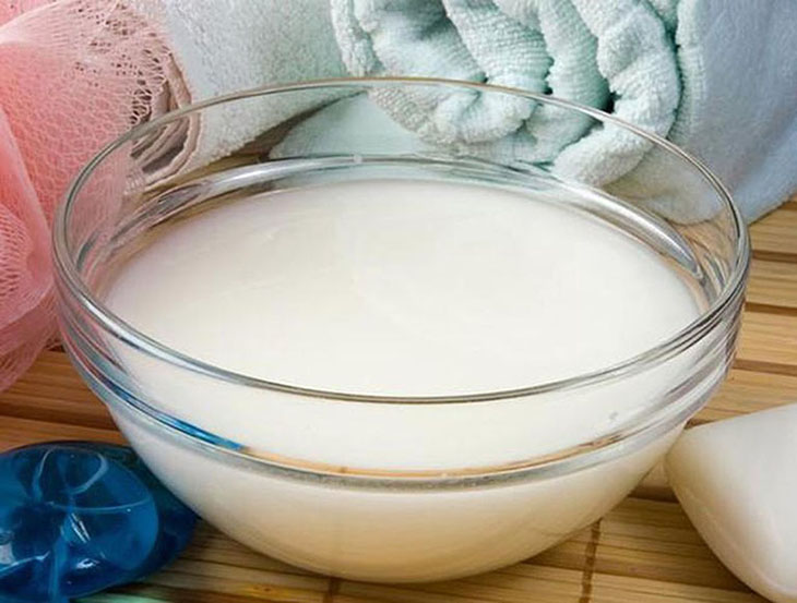 Cách chữa khí hư màu trắng đục tại nhà từ nước vo gạo giúp tiêu viêm, tiêu diệt vi khuẩn