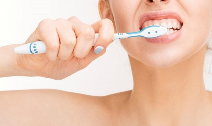 Đánh răng 2 lần mỗi ngày để phòng ngừa sâu răng