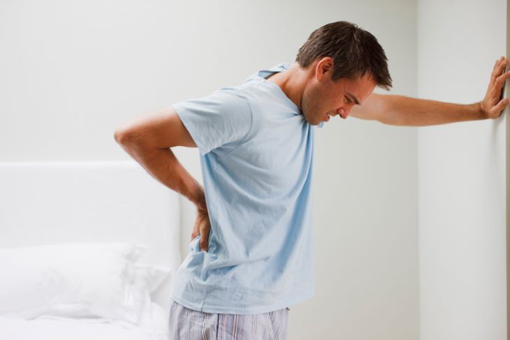 Người bệnh đau dây thần kinh khó thở ngoài gặp khó khăn trong hô hấp còn đau dọc thắt lưng