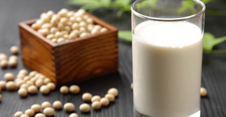 Sữa đậu nành cũng là một gợi ý hoàn hảo cho những ai đang đi tìm đáp án hội chứng ruột kích thích nên ăn gì
