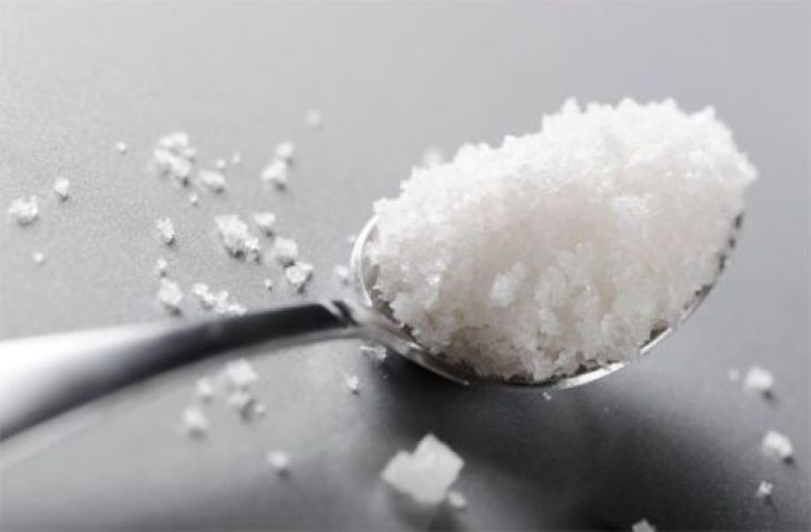 Muối là loại thực phẩm người thừa cân nên hạn chế trong thực đơn hàng ngày 