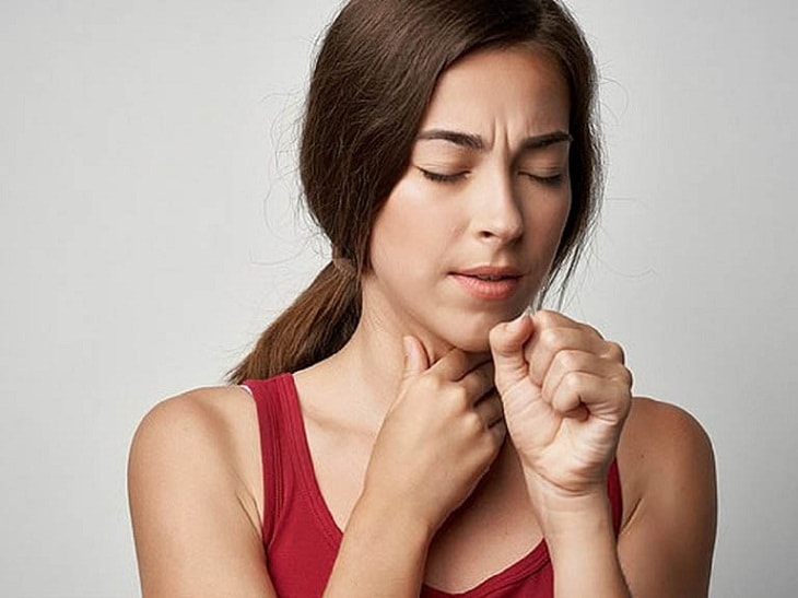 Ho khan liên tục có thể là triệu chứng của viêm amidan hốc mủ bã đậu