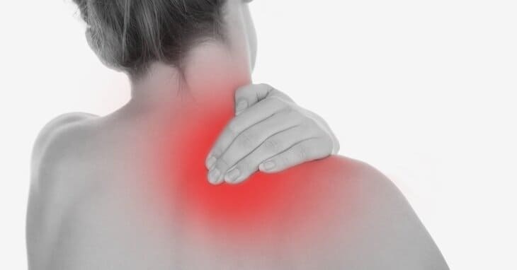 Cơn đau vai gáy kéo dài khiến người bệnh không kiểm soát được hoạt động