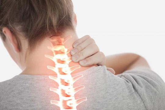 Hẹp ống sống cổ có thể xảy ra do quá trình lão hóa tự nhiên của cơ thể