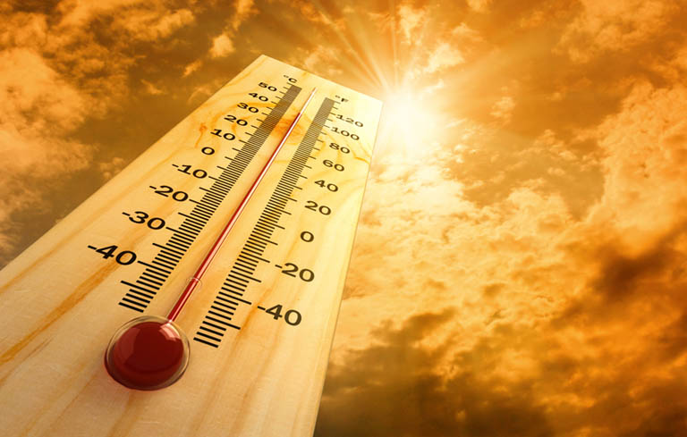 Nhiệt độ nắng nóng gây dị ứng thời tiết vào mùa hè