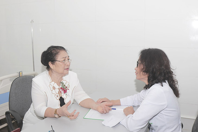 Nghệ sĩ Kim Xuyến điều trị viêm xoang tại Nhất Nam Y Viện